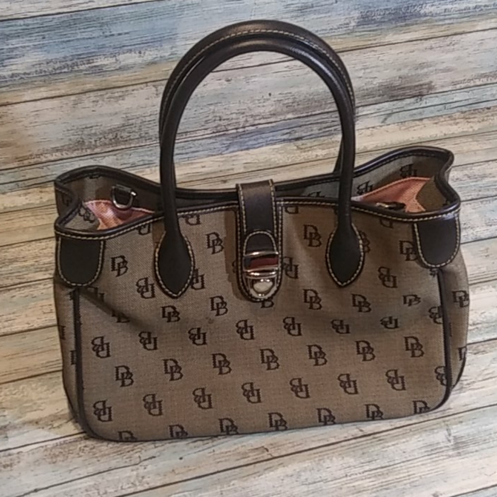Dooney & Bourke Shadow Signature Double Handle Tote COA